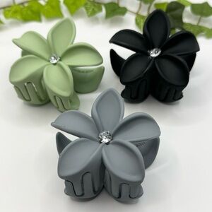 3 pcs of Matte Flower Hair Clips